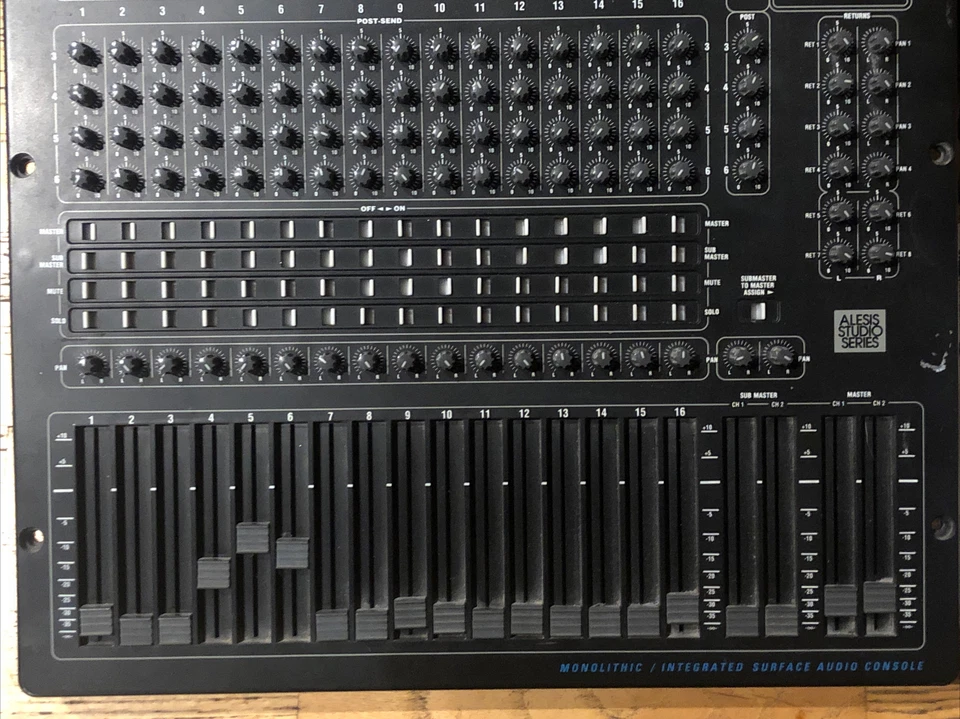 Alesis 1622 Mixer Table Monolithic / Integrated Surface Audio Console - Image 2 of 4