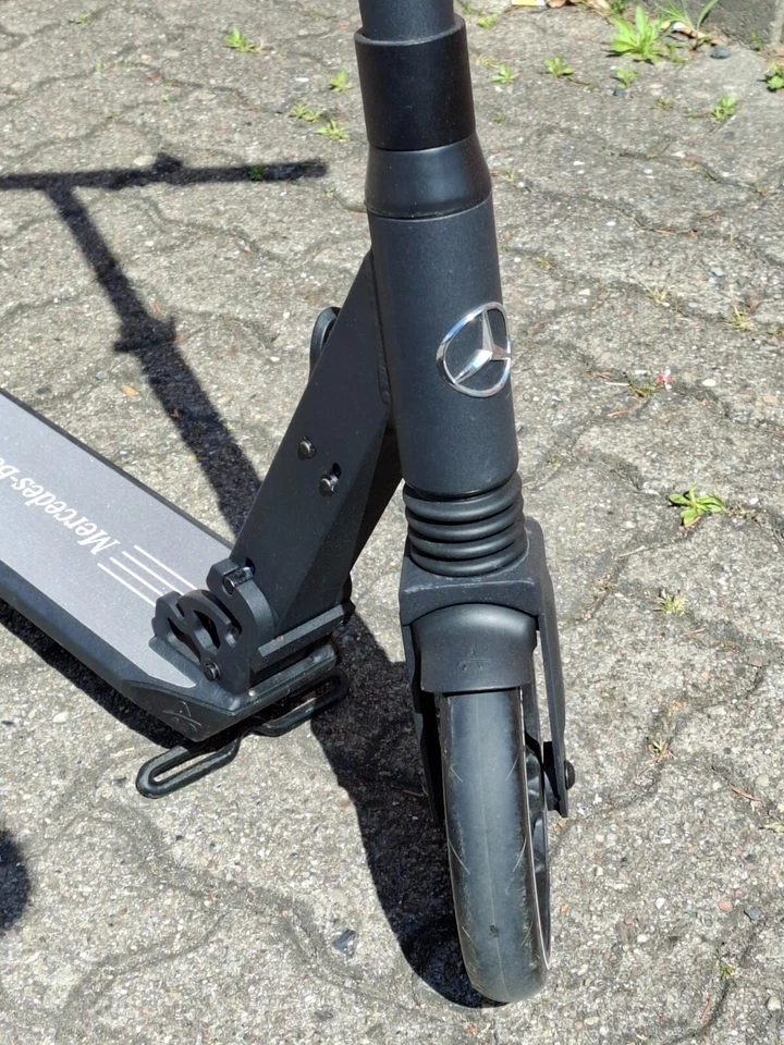 Mercedes-Benz Tretroller - 2020 - Aluminium - 6,5Kg (ohne OVP) - Bild 4 von 4
