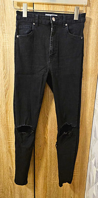 Bershka Damen Skinny Jeans Schwarz Denim mit Rissen Gr. 36 28in Schrittl.