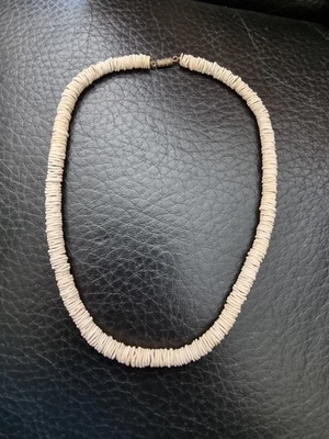 VINTAGE COLLIER SURFEUR ENCRE DE SEICHE CORAIL BLANC ? 80S - Photo 1/4