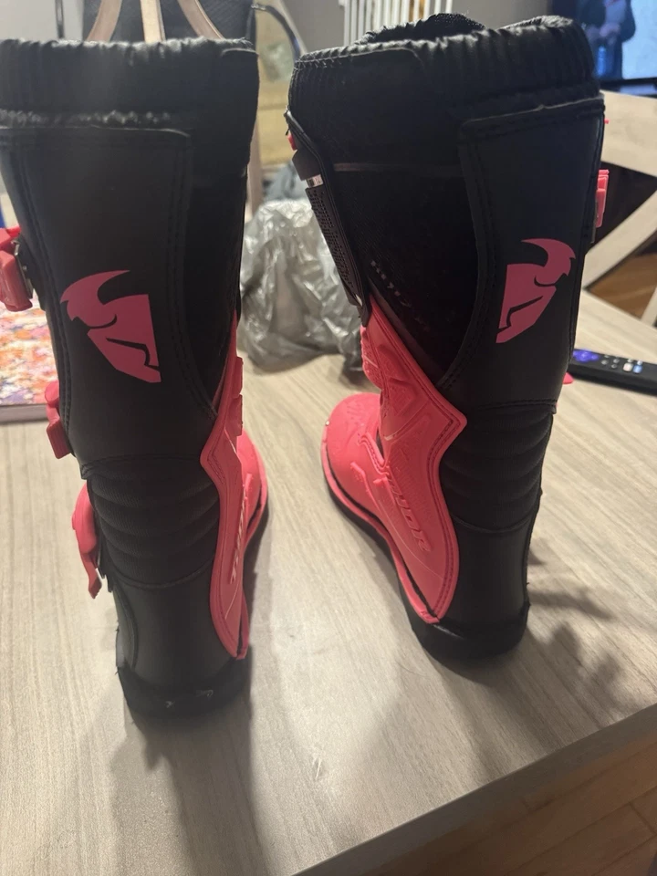 Botas Thor Blitz XP para mujer negras rosas talla 6 Foto 2 de 4