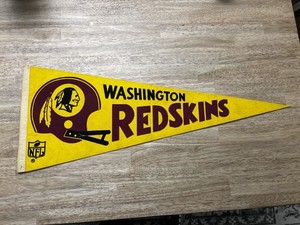 Vintage 70s Washington Redskins NFL Football Pennant (Good condition) - 12”x30”