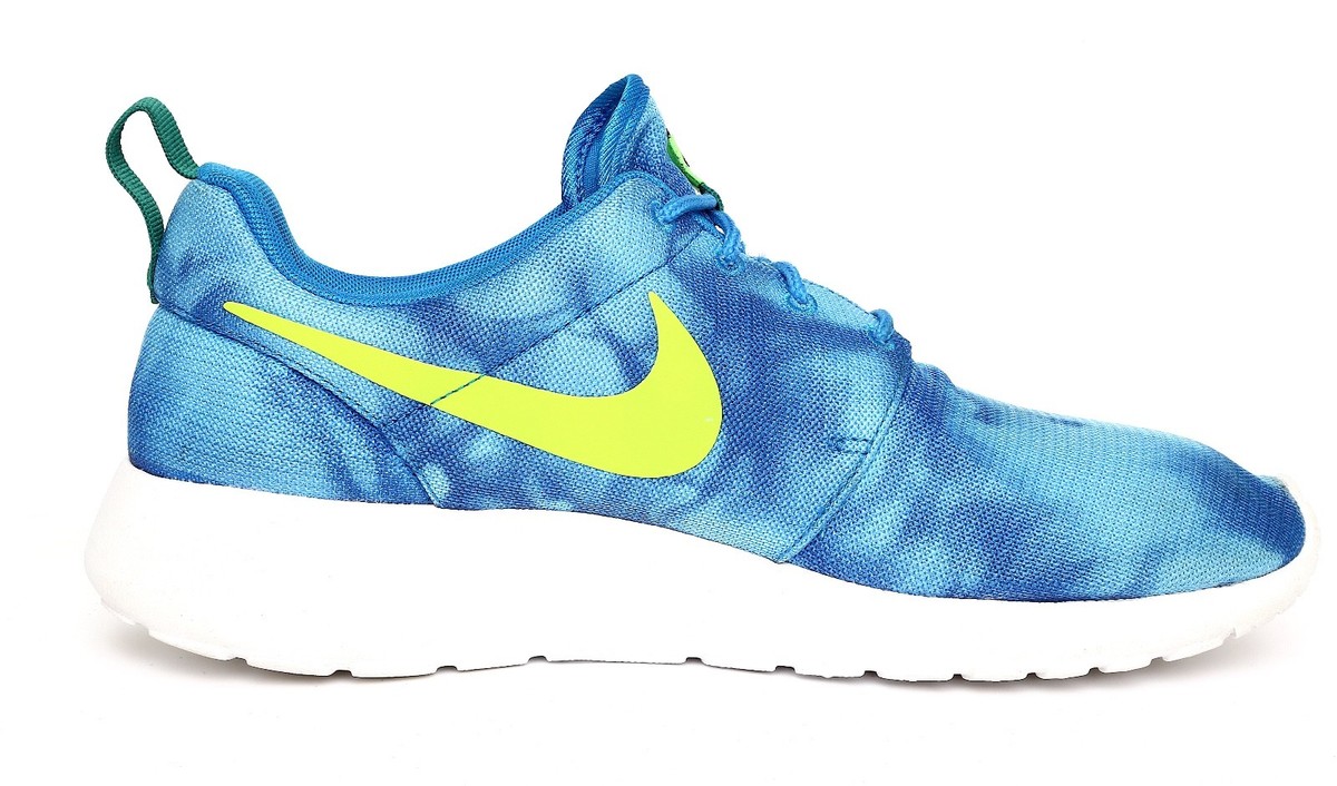 Nike Rosherun Print Dark Electric Blue Nike Roshe Run Print Blue Tie-Dye in Mens size 9 in... | Depop main image 3