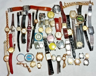Lot 45 montres mécaniques pour réparation Mortima Tissot Invicta Herbelin