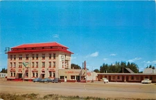 1950s Medicine Bow Wyoming Virginian Hotel Motel autos Sanborn Postcard 25-8311