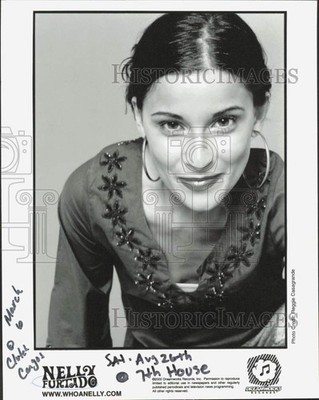 2000 Press Photo Musical artist Nelly Furtado - afa72869