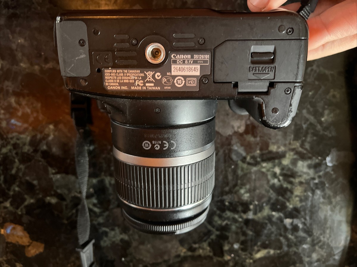 Canon EOS REBEL XS (DS126191) With Canon Zoom Lens EF-S 18-55mm