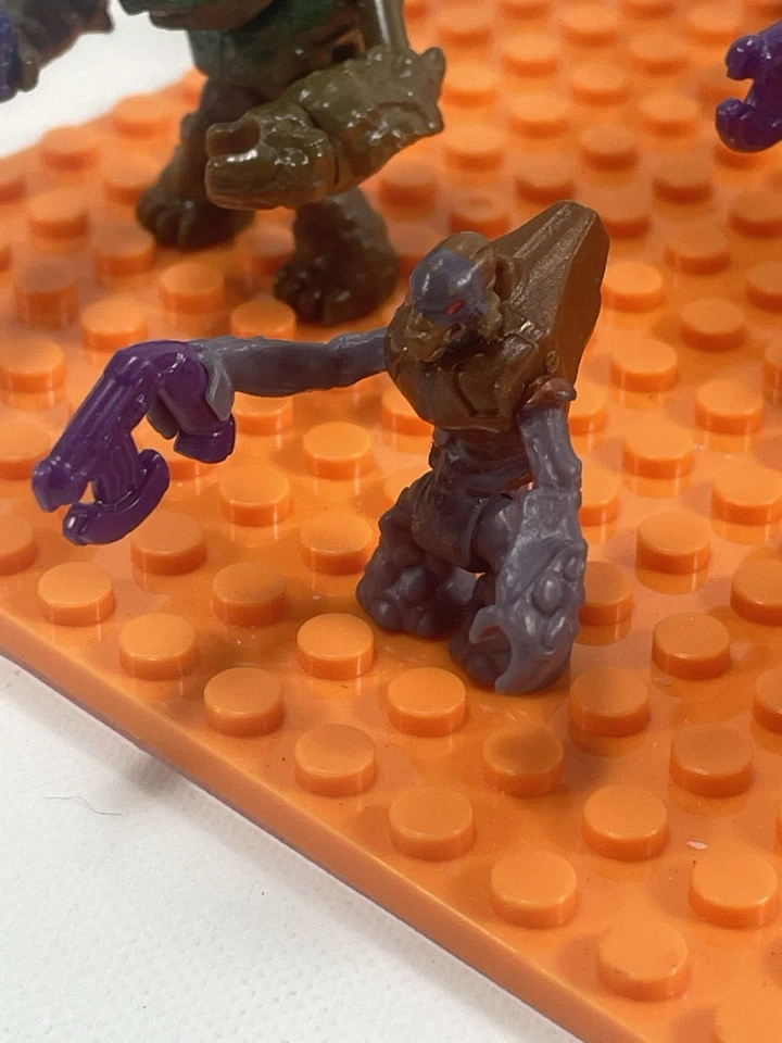 Halo Mega Bloks Construx Covenant Storm Grunt Special Ops Mini Figure Lot Teal - Image 4 of 4