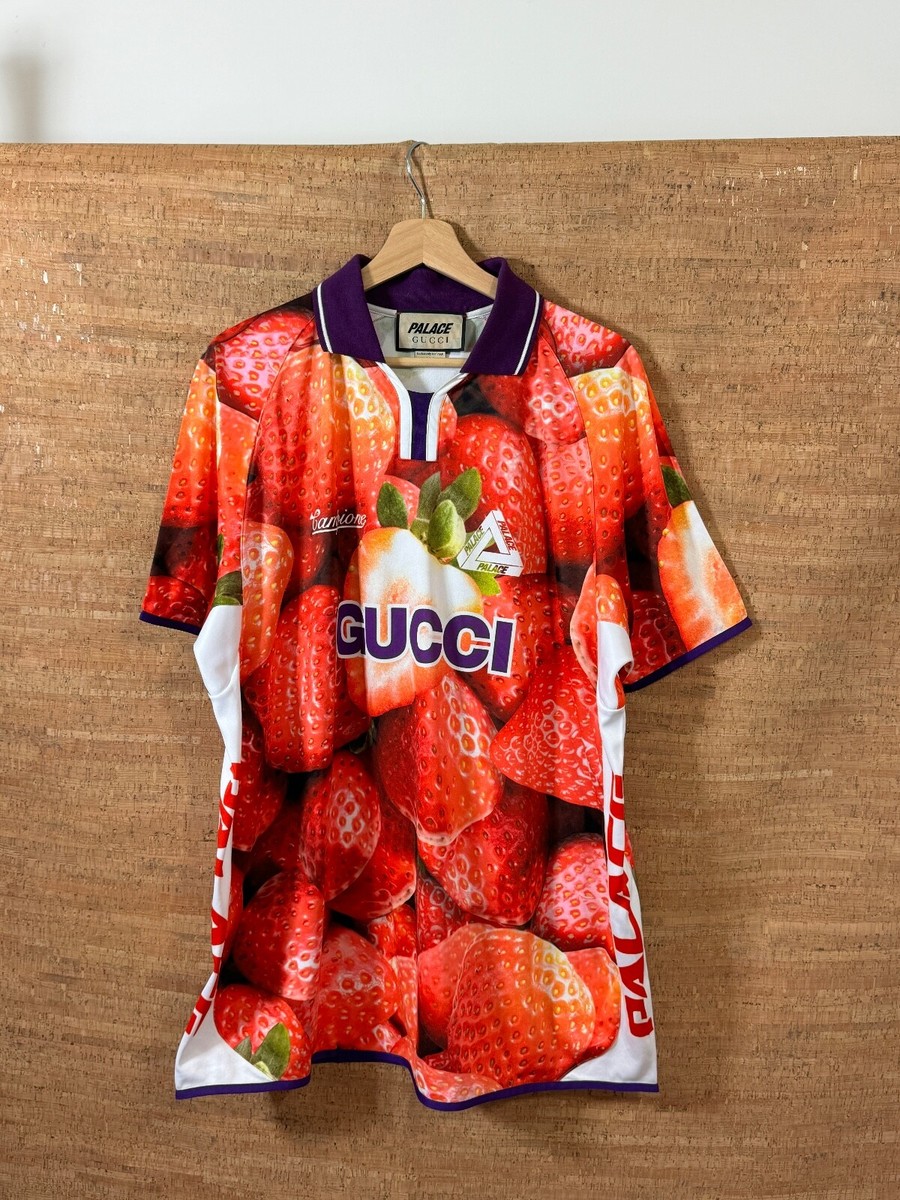 トップス PALACE X GUCCI STRAWBERRY JERSEY Gucci X Palace Strawberry print technical jersey football Size XXL