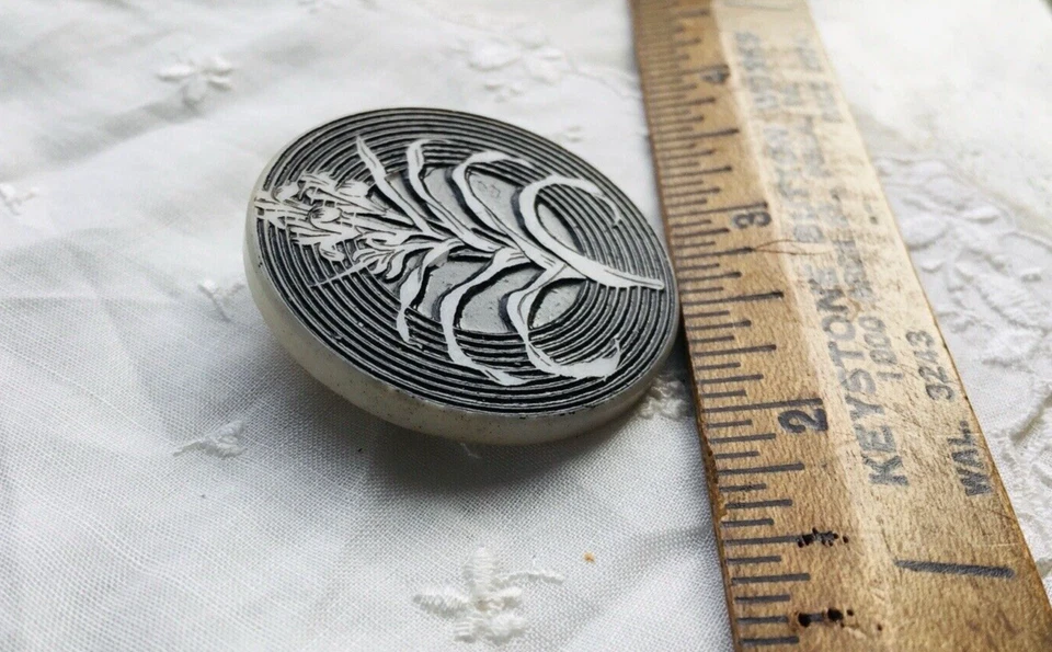 Vintage Flower Picture Button.  "Artid: MADE IN ENGLAND" Backmark. - Image 3 of 4