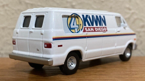 Greenlight Hollywood 1:64 Series 5 Channel 4 News Team Dodge Van Model - Picture 2 of 4