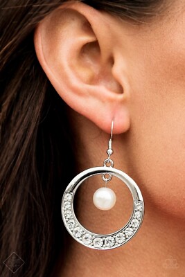 The Icon-Ista White Earrings Paparazzi New