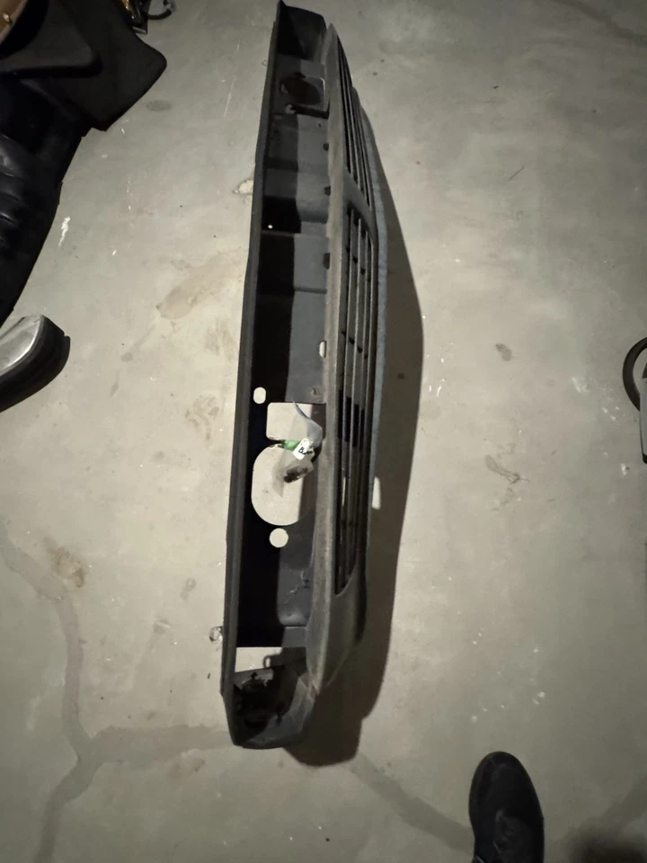 BMW E23 733i 1978-1982 parachoques delantero inferior cenefa alerón gris OEM Foto 2 de 4