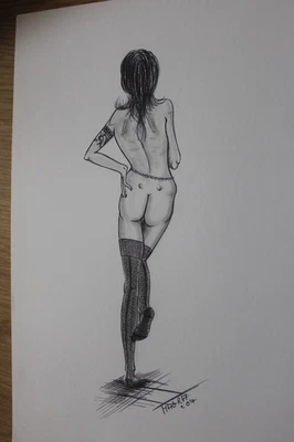 Magra 07: Rückenakt mit Tätowierung und Strümpfen - Erotik - 21x30 cm - Bild 1 von 3