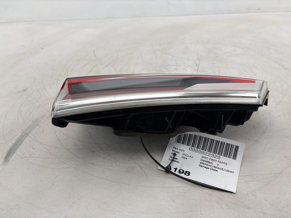 Conjunto de lámpara de luz trasera derecha Buick Enclave 2022-2024 OEM 84848279 Foto 4 de 4