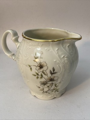 Bernadotte Creamer Czech Czechoslovakia Fine Porcelain. Gold Trim. V84