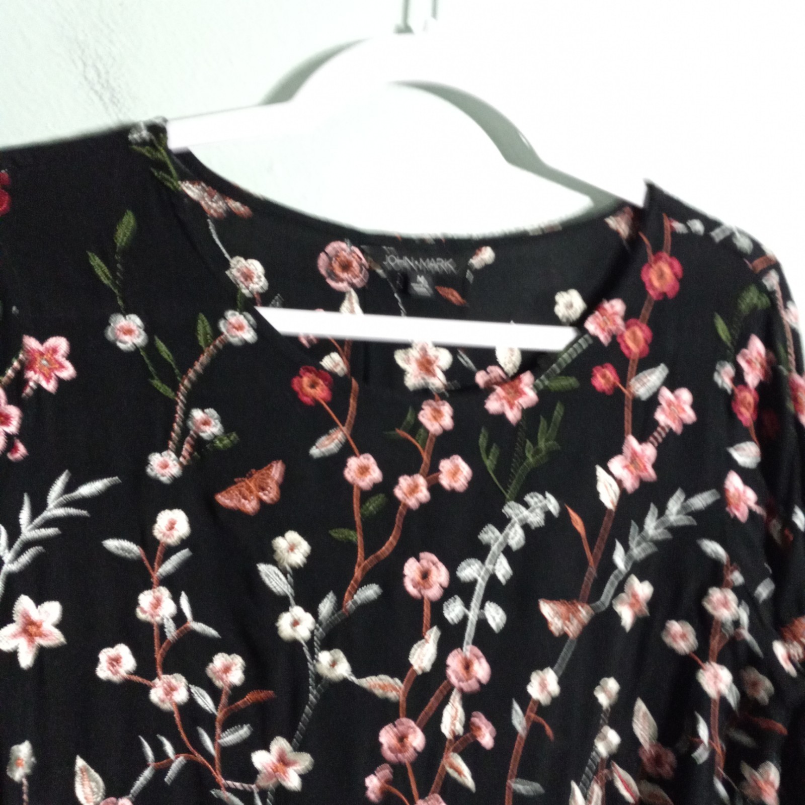 John Mark Top Blouse size Medium Embroidered Flor… - image 2
