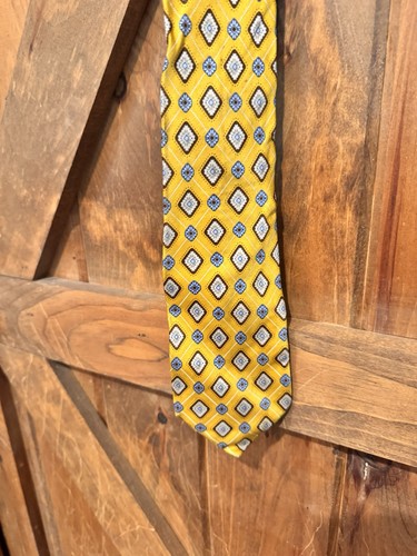 Cravate Moda Jaune En 100% Soie - Fabriquée En Italie - Longueur 56 Cm - Occasion