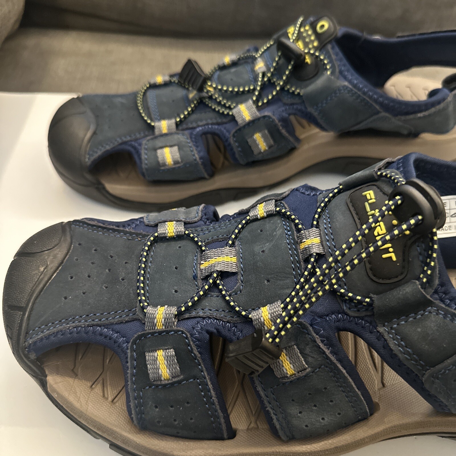 FLARUT Men's Sport Sandals Outdoor Hiking Closed Toe Leather Size 11.5