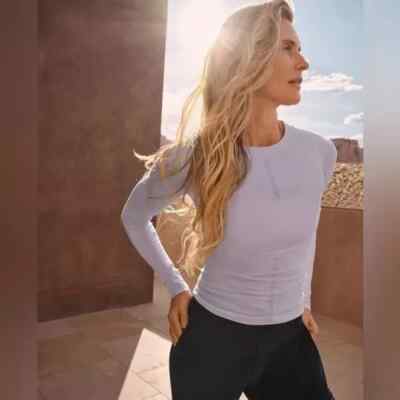 Athleta M MEDIUM Ascent Seamless Top Violet Breathable Merino Wool Shirt Layer