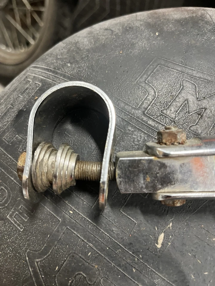 Clavijas y soportes para carretera KURYAKYN Harley cromados TOURING SOFTAIL DYNA FXR SPORTSTER Foto 4 de 4