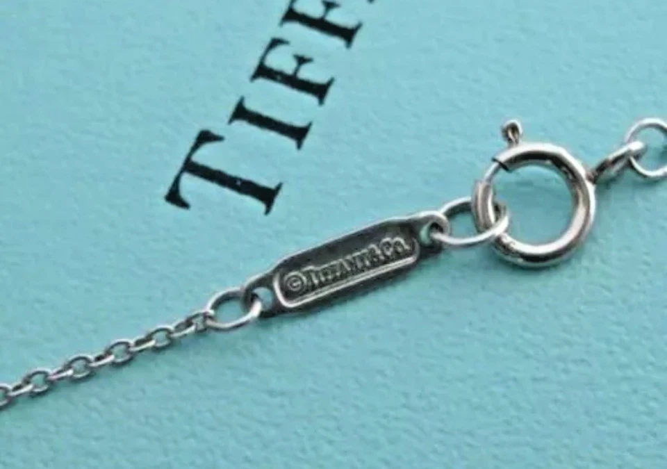 $16,800 COLLAR COLGANTE DE DIAMANTES TIFFANY & CO. CRUZ 1.71 CTW PLATINO GRANDE Foto 4 de 4