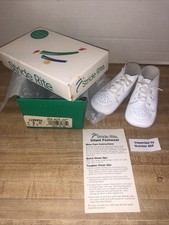 Stride Rite Unisex Size 3M White Toddler Shoes New With Box.