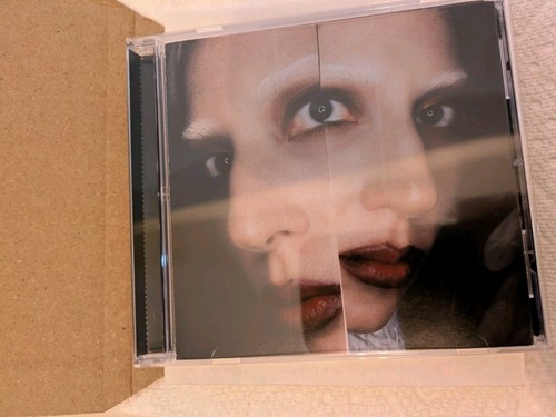 CD Mayhem firmado por LADY GAGA BONITO AUTÓGRAFO CORAZÓN EN MANO - Imagen 3 de 4