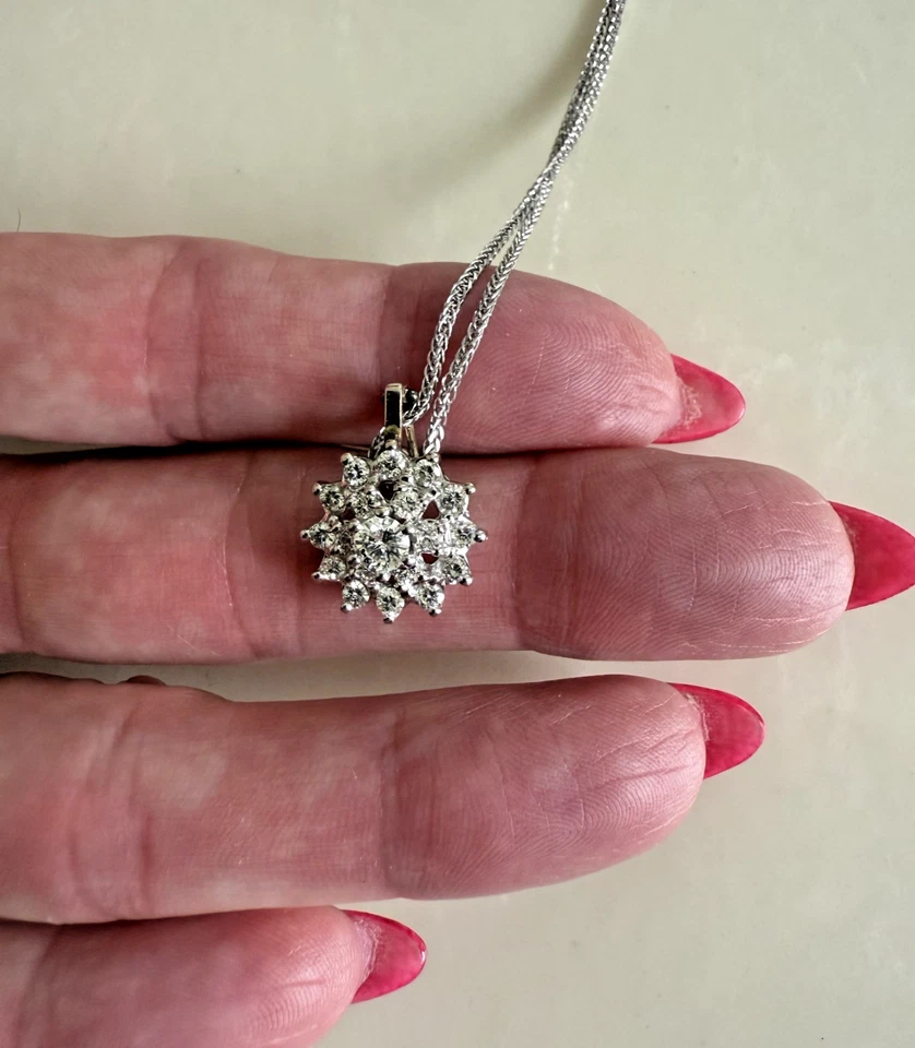 0,56 ct. Pingente aglomerado de diamante TW ouro branco 14K com corrente de ouro branco 18K 18” - Imagem 2 de 4