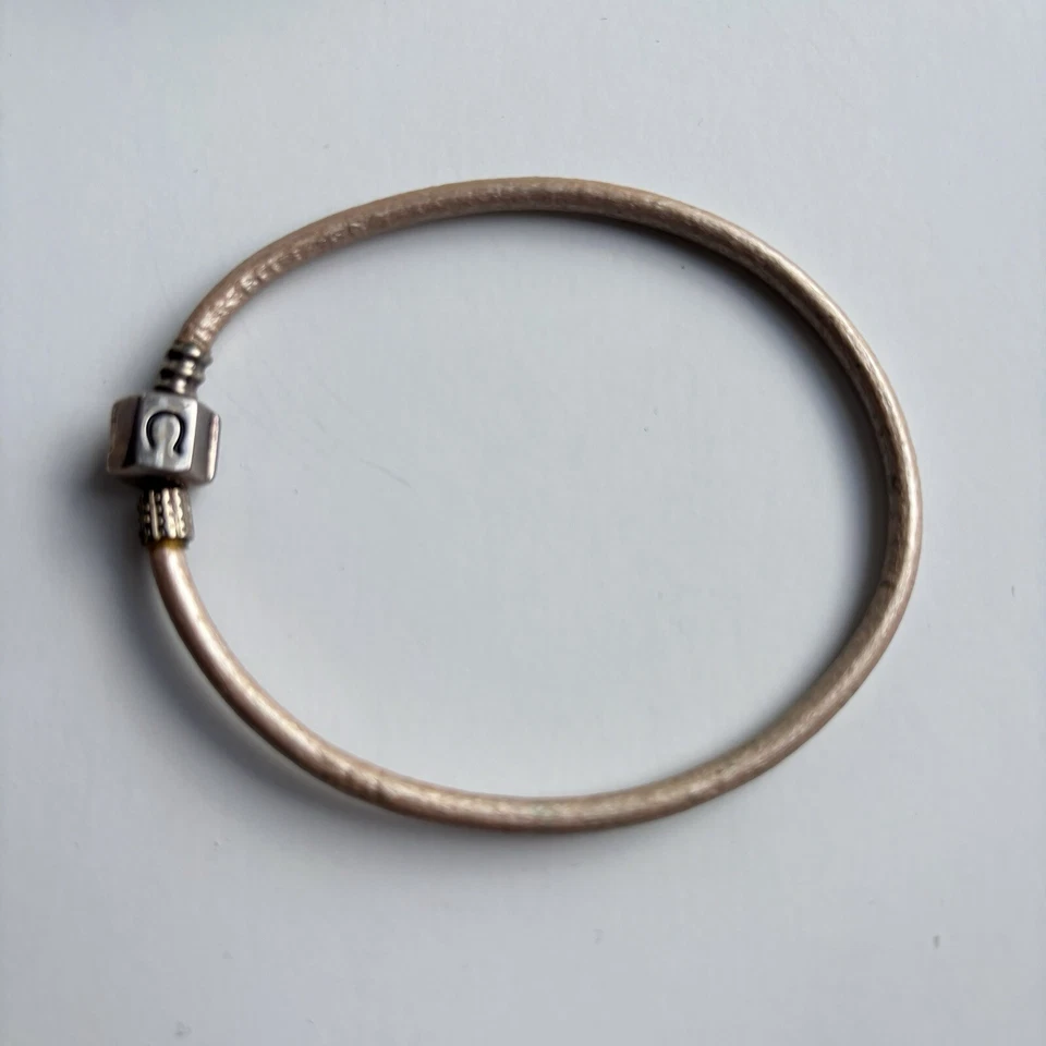 Pulsera Chamilia 7 1/2 pulgadas de cuero metálico rosa a presión con caja Foto 2 de 4