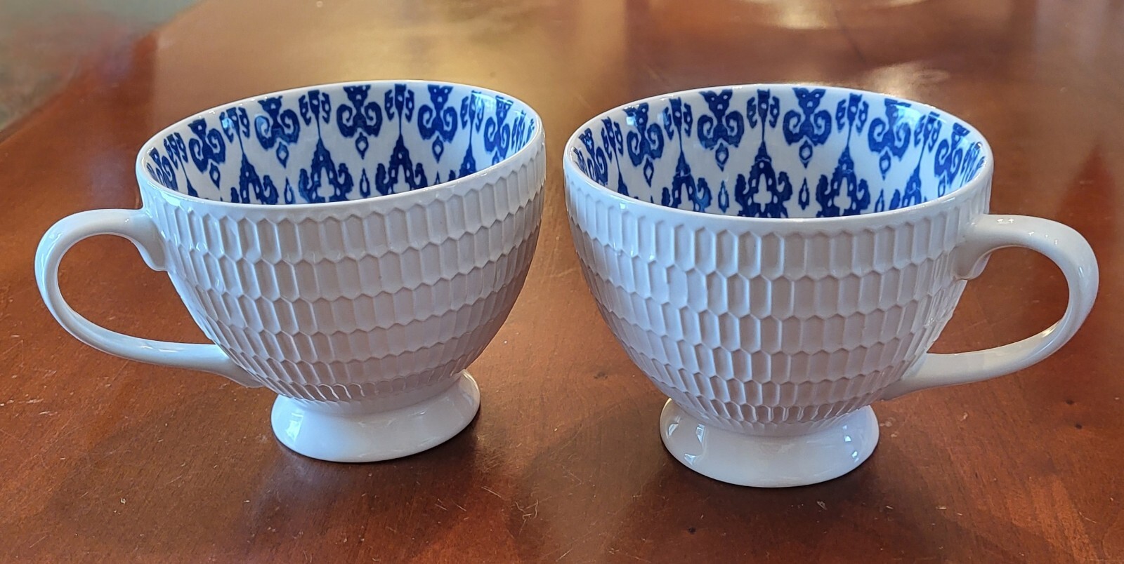 Set of 2 Signature Housewares 16oz Mugs Blue & White Footed Embossed Coffee Tea