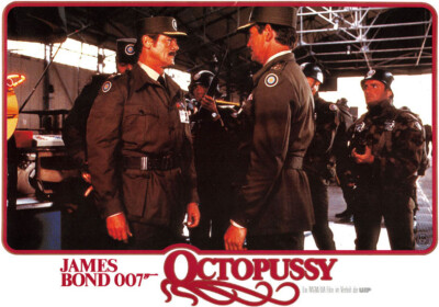 James Bond 007 - Octopussy ORIGINAL Aushangfoto Roger Moore / Maud Adams /K Bedi