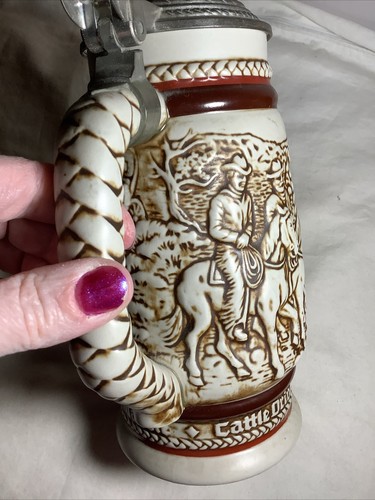 VTG 1980 Cattle Drive, Roping, Chuck Wagon 3D Handcrafted Stein Brazil (Avon) - Picture 5 of 19