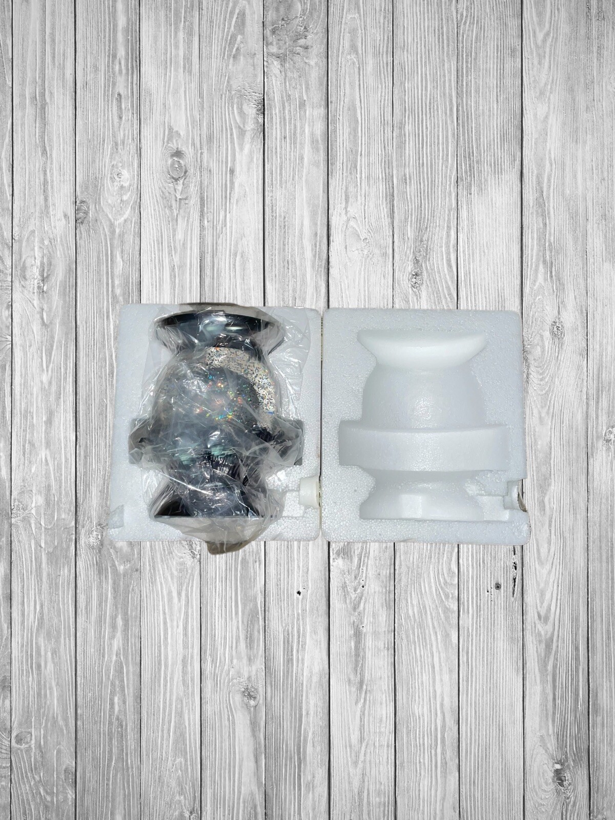 Bath and Body Works Halloween 2022 Eyeball Waterglobe Pedestal Candle