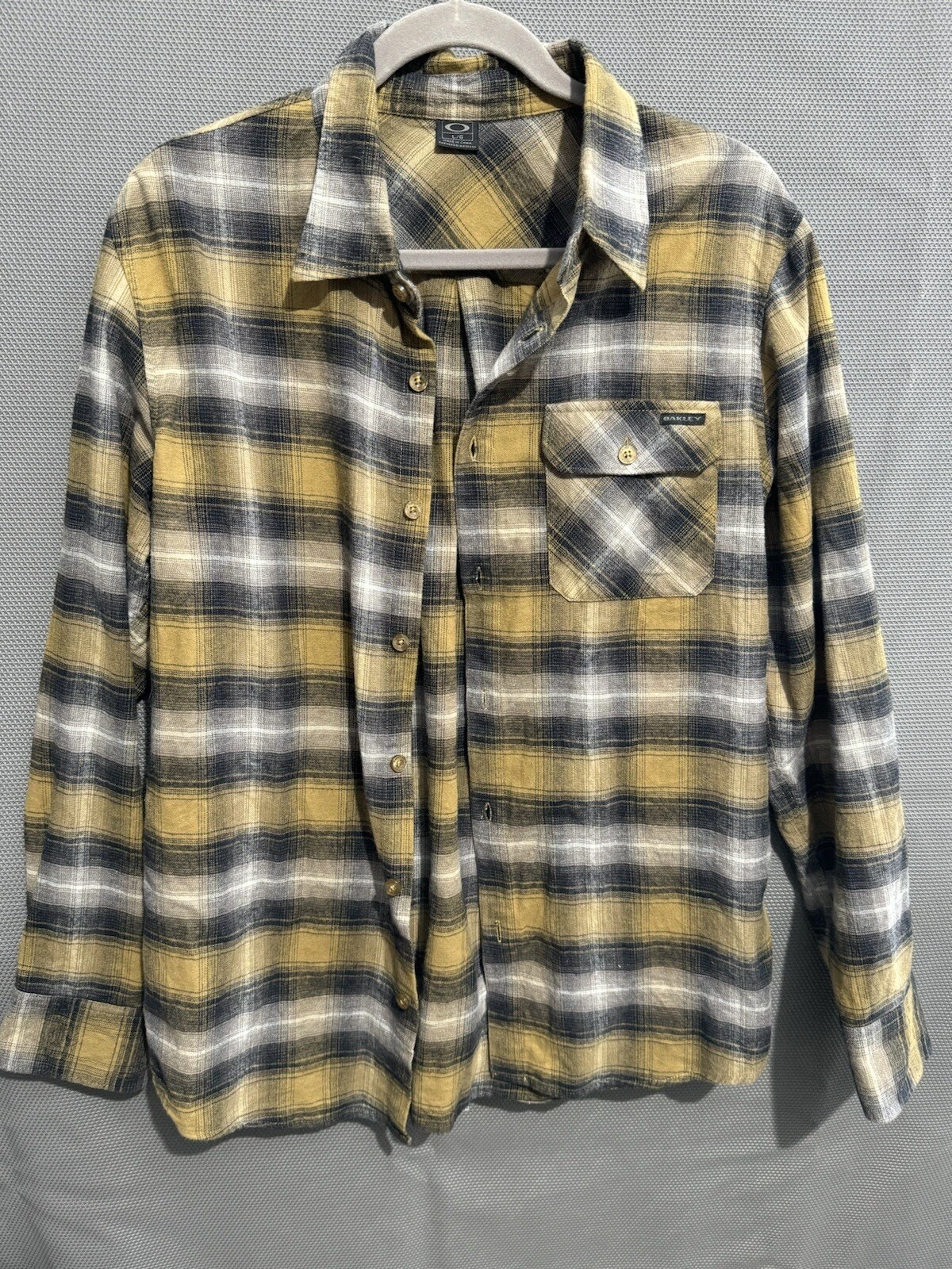 Oakley Button Up Shirt Mens Large Flannel Yellow Brown Stripe Outdoor Casual