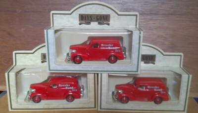 LLEDO DAYS GONE - 30006 1939 CHEVROLET PANEL VAN - BROOKE BOND TEE