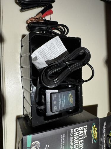 Battery Tender Junior 750mA Battery Charger & Maintainer #021-0123 - Picture 2 of 6