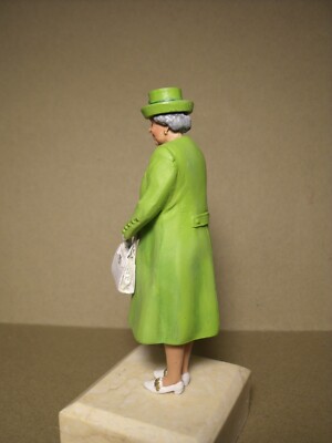 Figurine 1/18 Reine Elizabeth II - Rolls Royce - Résine à Peindre - Vroom