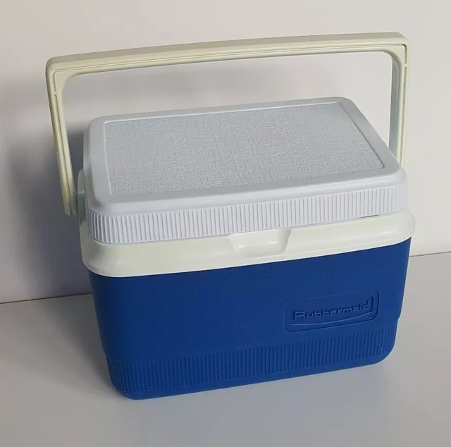 rubbermaid ice cooler