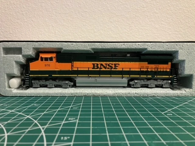 HO BNSF C44-9W #976 KATO 37-1901 Foto 4 de 4
