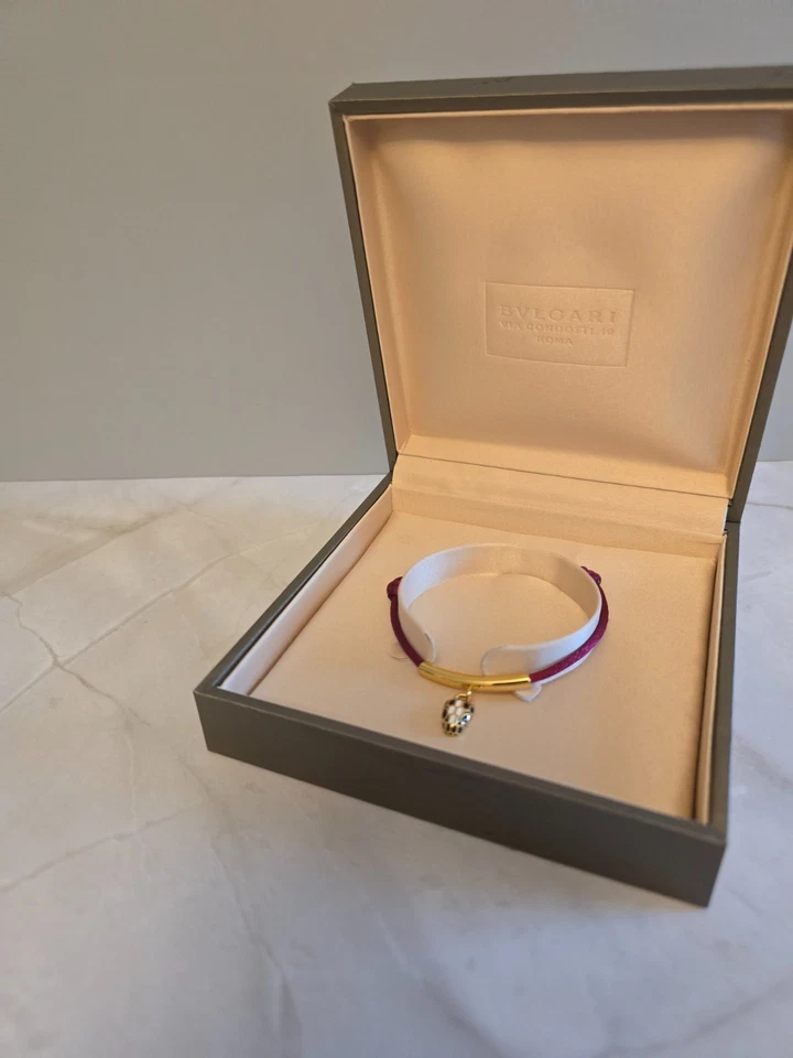 Pulsera Bvlgari Serpenti Forever en tela roja Foto 2 de 4