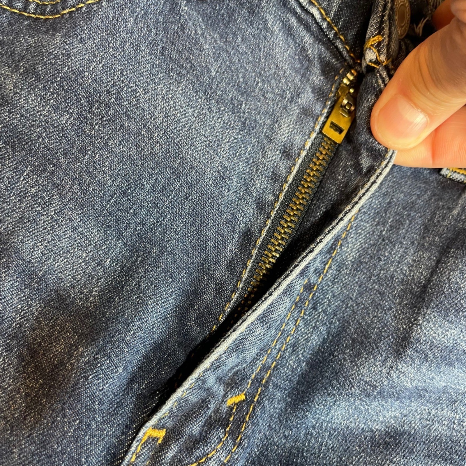 Levi's 502 Jeans Mens Size 34x30 Dark Wash Regular Taper Fit Whiskered Faded thumbnail 6