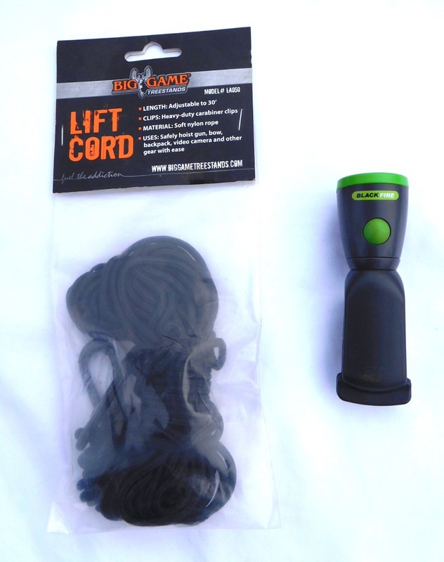 BIG GAME LA050 30 ft Nylon Lift Cord 2 HD Carabiner Clips & BLACKFIRE Flashlight