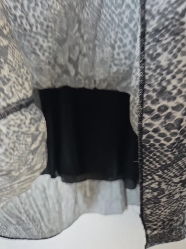 Cathy Daniels 长打褶全黑灰色蛇皮印花长裙中号 — 第 4/4 张图片