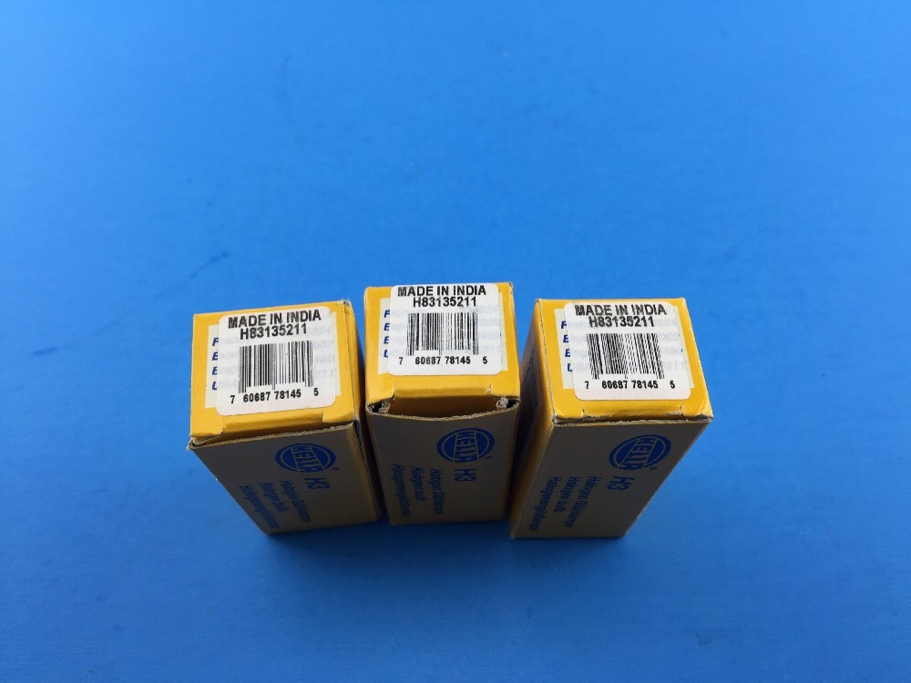 【のん】 Lot of (3) NEW in Box Hella Fog Light Bulb Lamp New H83135211 H3