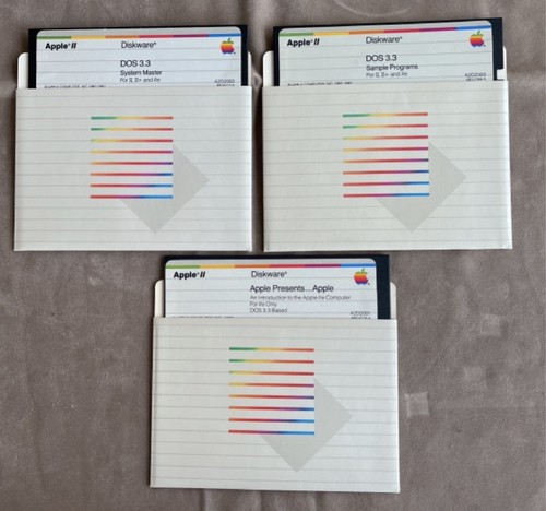 Original Apple DOS 3.3 Disks 1982 Not Working / Nice Looking A2D2003 - Picture 1 of 4