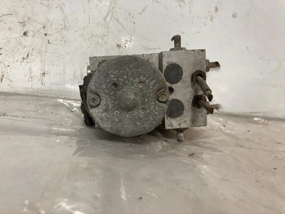 Conjunto de bomba y motor ABS usado se adapta a: Dodge Stratus 2002 montaje Cpe sin tracto Foto 2 de 4