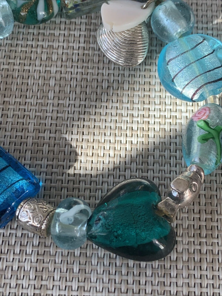 Pulsera elástica vintage Avon Beachy azul vidrio veneciano cerámica tono plata Foto 4 de 4
