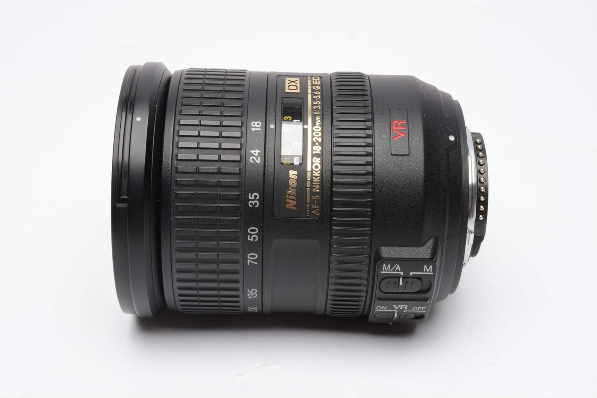 Nikon AF-S Nikkor 18-200mm f/3.5-5.6 G ED DX VR w/Caps+pouch+UV