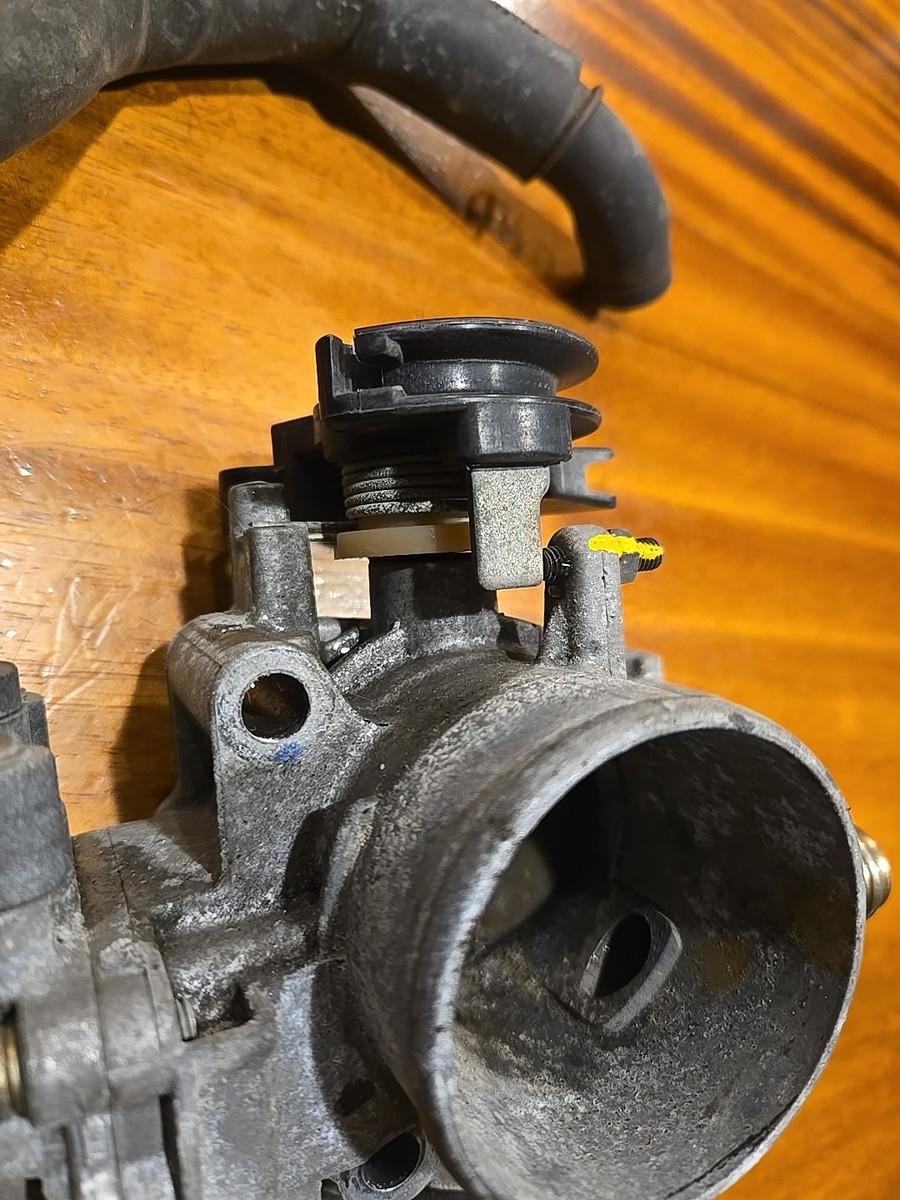 Throttle Body Assy 22210-0D040 1999-2002 Toyota Corolla 1.8L
